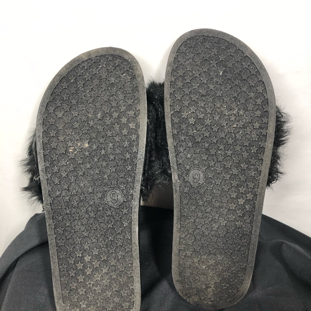 Fuzzy  slides - Picture 2 of 6